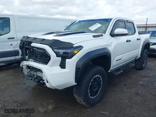 2024 Toyota Tacoma 4WD SR5 with VIN 3TYLB5JN8RT041814, listed as a IAAI auction lot 41714709 with 2,818 mi miles. Bid and sale history available at carsss.com. Image 17.