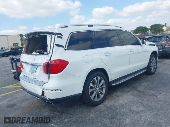 2014 Mercedes-Benz GL-Class GL 450 with VIN 4JGDF7CE0EA298157, listed as a IAAI auction lot 42094478 with 202,424 mi miles. Bid and sale history available at carsss.com. Image 4.