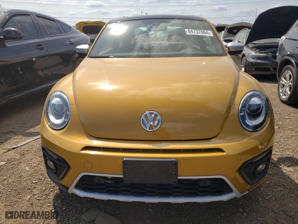 2018 Volkswagen Beetle Dune with VIN 3VWSD7AT4JM707547, listed as a Copart auction lot 64737064 with 0 mi miles and Salvage Title. Bid and sale history available at carsss.com. Image 5.