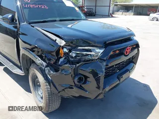 2014 Toyota 4Runner SR5 z VIN JTEZU5JR7E5077539, wystawiony jako IAAI lot #41851723 z przebiegiem 180 388 mil mil oraz . Historia ofert i sprzedaży dostępna na DreamBid. Obrazek 6.