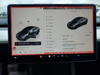 2023 Tesla Model 3 z VIN 5YJ3E1EA7PF695756, wystawiony jako Copart lot #44460865 z przebiegiem 24 033 mil mil oraz Szkoda całkowita • Salvage title. Historia ofert i sprzedaży dostępna na DreamBid. Obrazek 9.