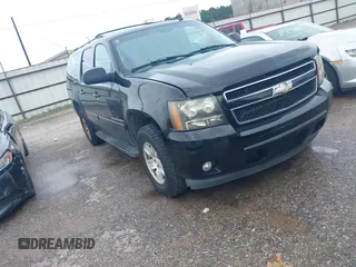 2008 Chevrolet Suburban 2LT z VIN 3GNFC16078G165475, wystawiony jako IAAI lot #42490436 z przebiegiem 150 498 mil mil oraz . Historia ofert i sprzedaży dostępna na DreamBid. Obrazek 1.