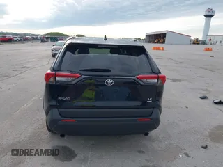 2021 Toyota RAV4 LE z VIN 2T3F1RFV8MW228120, wystawiony jako IAAI lot #42626299 z przebiegiem 72 786 mil mil oraz . Historia ofert i sprzedaży dostępna na DreamBid. Obrazek 17.