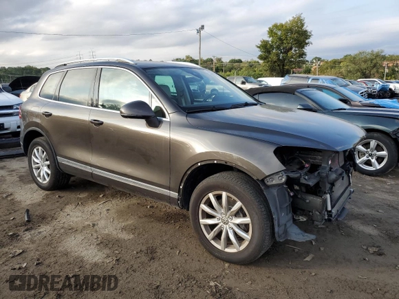 2017 Volkswagen Touareg Sport with VIN WVGEF7BP0HD005996, listed as a Copart auction lot 72883304 with 66,167 mi miles and Salvage Title. Bid and sale history available at DreamBid. Image 4.