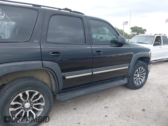 2004 Chevrolet Tahoe LS z VIN 1GNEC13Z04R248965, wystawiony jako IAAI lot #42031653 z przebiegiem 206 462 mil mil oraz . Historia ofert i sprzedaży dostępna na DreamBid. Obrazek 14.