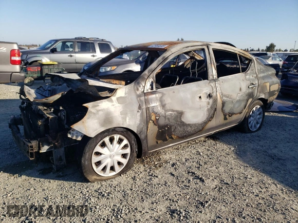 2015 Nissan Versa SV z VIN 3N1CN7AP3FL817657, wystawiony jako Copart lot #42966555 z przebiegiem Nie podano mil oraz Nie do naprawy • Non repairable. Historia ofert i sprzedaży dostępna na DreamBid. Obrazek 1.