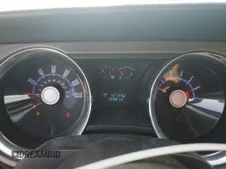 2010 Ford Mustang V6 z VIN 1ZVBP8ENXA5179334, wystawiony jako Copart lot #57404715 z przebiegiem 109 012 mil mil oraz Szkoda całkowita • Salvage title. Historia ofert i sprzedaży dostępna na DreamBid. Obrazek 9.