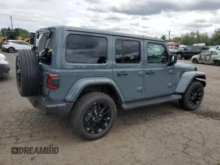 2025 Jeep Wrangler Sahara with VIN 1C4RJXP6XSW585466, listed as a Copart auction lot 62947775 with 1,538 mi miles and Clean title. Bid and sale history available at DreamBid. Image 3.