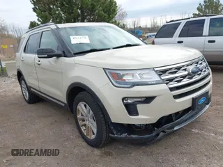 2018 Ford Explorer XLT z VIN 1FM5K8D8XJGB48238, wystawiony jako IAAI lot #42134728 z przebiegiem 88 434 mil mil oraz . Historia ofert i sprzedaży dostępna na DreamBid. Obrazek 1.
