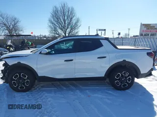 2024 Hyundai Santa Cruz SEL z VIN 5NTJCDAE2RH093666, wystawiony jako IAAI lot #41639659 z przebiegiem 28 599 mil mil oraz . Historia ofert i sprzedaży dostępna na DreamBid. Obrazek 15.