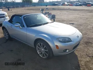 2007 Mazda MX-5 Miata Sport z VIN JM1NC25F170132331, wystawiony jako IAAI lot #42381724 z przebiegiem 74 954 mil mil oraz . Historia ofert i sprzedaży dostępna na DreamBid. Obrazek 1.