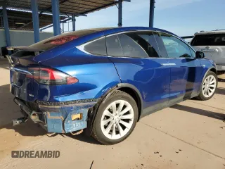 2016 Tesla Model X 70D z VIN 5YJXCBE22GF003067, wystawiony jako Copart lot #56051345 z przebiegiem 126 113 mil mil oraz Szkody całkowita. Historia ofert i sprzedaży dostępna na DreamBid. Obrazek 3.