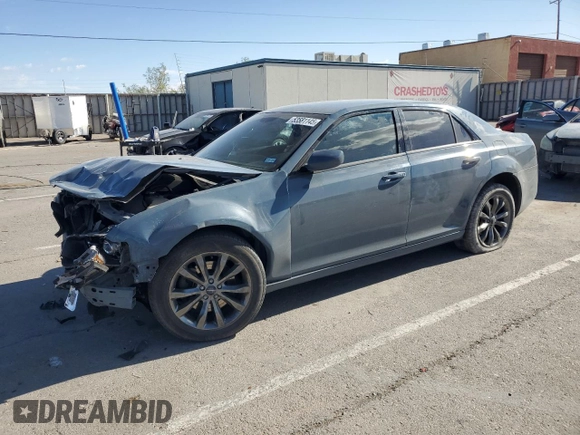 2014 Chrysler 300 S z VIN 2C3CCAGG1EH342092, wystawiony jako Copart lot #53581145 z przebiegiem 118 538 mil mil oraz Szkoda całkowita • Salvage title. Historia ofert i sprzedaży dostępna na DreamBid. Obrazek 1.