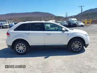2015 Lincoln MKX with VIN 2LMDJ8JK5FBL28180, listed as a IAAI auction lot 41902983 with 112,790 mi miles. Bid and sale history available at carsss.com. Image 13.