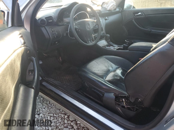 2003 Mercedes-Benz C z VIN WDBRN64J63A492447, wystawiony jako Copart lot #76932584 z przebiegiem 161 869 mil mil oraz Szkoda całkowita • Salvage title. Historia ofert i sprzedaży dostępna na DreamBid. Obrazek 8.