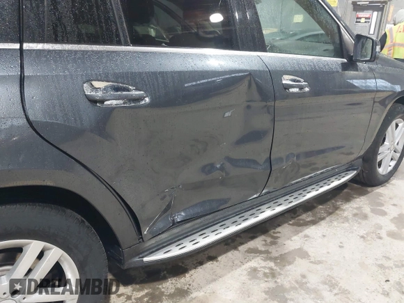 2013 Mercedes-Benz GL-Class GL 450 with VIN 4JGDF7CE1DA215608, listed as a IAAI auction lot 41924332 with 137,052 mi miles. Bid and sale history available at carsss.com. Image 6.