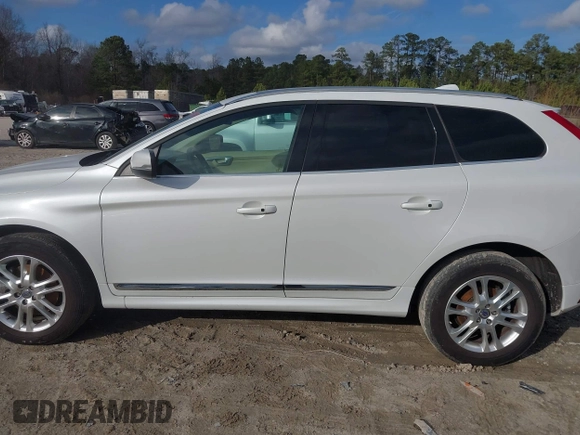 2015 Volvo XC60 T5 Drive-E Premier z VIN YV440MDB5F2610281, wystawiony jako IAAI lot #41479979 z przebiegiem 124 841 mil mil oraz . Historia ofert i sprzedaży dostępna na DreamBid. Obrazek 14.