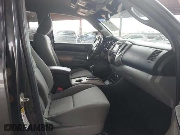 2013 Toyota Tacoma z VIN 3TMLU4EN9DM106995, wystawiony jako IAAI lot #42373093 z przebiegiem Nie podano mil oraz . Historia ofert i sprzedaży dostępna na DreamBid. Obrazek 5.
