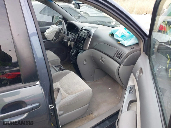 2010 Toyota Sienna CE with VIN 5TDKK4CC2AS307622, listed as a IAAI auction lot 41829193 with 189,107 mi miles. Bid and sale history available at carsss.com. Image 5.
