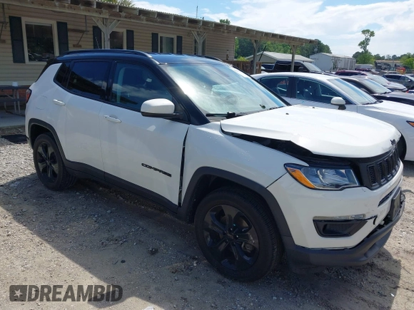2021 Jeep Compass Latitude z VIN 3C4NJDBB8MT555358, wystawiony jako IAAI lot #42262036 z przebiegiem 67 917 mil mil oraz . Historia ofert i sprzedaży dostępna na DreamBid. Obrazek 1.
