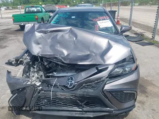 2022 Toyota Camry SE z VIN 4T1G11AK0NU057778, wystawiony jako IAAI lot #42094950 z przebiegiem 115 649 mil mil oraz . Historia ofert i sprzedaży dostępna na DreamBid. Obrazek 12.