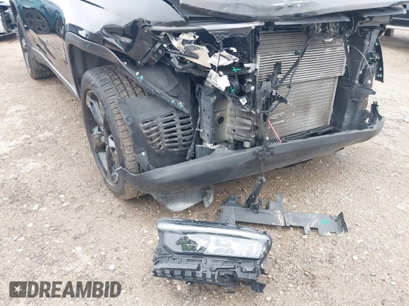 2023 Jeep Grand Cherokee Laredo z VIN 1C4RJHAG7PC661998, wystawiony jako IAAI lot #41104990 z przebiegiem 43 718 mil mil oraz . Historia ofert i sprzedaży dostępna na DreamBid. Obrazek 18.