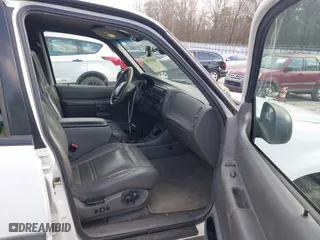 2000 Mercury Mountaineer with VIN 4M2ZU66P9YUJ19036, listed as a IAAI auction lot 41663230 with 159,635 mi miles. Bid and sale history available at carsss.com. Image 5.