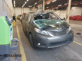 2013 Toyota Sienna XLE AAS z VIN 5TDYK3DC1DS346712, wystawiony jako IAAI lot #40679471 z przebiegiem 113 353 mil mil oraz . Historia ofert i sprzedaży dostępna na DreamBid. Obrazek 1.