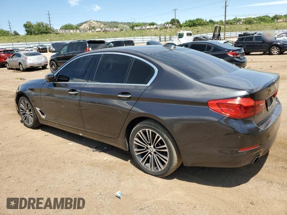 2018 BMW 5 Series 530i z VIN WBAJA5C51JWA37594, wystawiony jako Copart lot #63375575 z przebiegiem 139 974 mil mil oraz Czysty tytuł • Clean title. Historia ofert i sprzedaży dostępna na DreamBid. Obrazek 2.