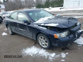 2007 Volvo S60 2.5L Turbo with VIN YV1RH592572611667, listed as a IAAI auction lot 41558875 with 160,433 mi miles. Bid and sale history available at carsss.com. Image 1.
