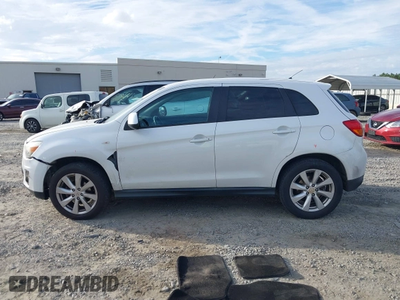 2015 Mitsubishi Outlander ES z VIN 4A4AP3AU4FE034451, wystawiony jako IAAI lot #41057102 z przebiegiem 166 263 mil mil oraz . Historia ofert i sprzedaży dostępna na DreamBid. Obrazek 14.