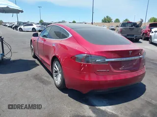 2017 Tesla Model S 60 z VIN 5YJSA1E18HF178698, wystawiony jako IAAI lot #42627397 z przebiegiem 87 301 mil mil oraz . Historia ofert i sprzedaży dostępna na DreamBid. Obrazek 14.