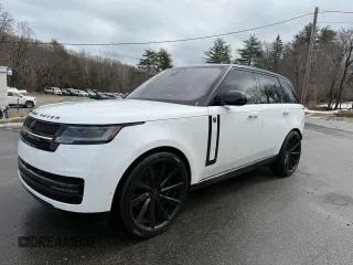2023 Land Rover Range Rover SE z VIN SALKP9E73PA063735, wystawiony jako Copart lot #48381945 z przebiegiem 8 640 mil mil oraz Szkoda całkowita • Salvage title. Historia ofert i sprzedaży dostępna na DreamBid. Obrazek 1.