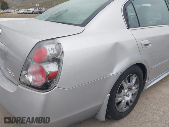 2005 Nissan Altima 2.5 S with VIN 1N4AL11DX5N911097, listed as a IAAI auction lot 41798591 with 201,865 mi miles. Bid and sale history available at carsss.com. Image 6.