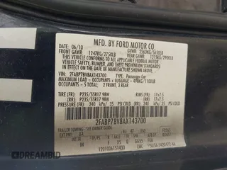 2010 Ford Police Interceptor с VIN 2FABP7BV8AX143700, выставлен на аукционе IAAI как лот 42202885 с пробегом 100 000 миль миль и . История ставок и продаж доступна на DreamBid. Изображение 9.