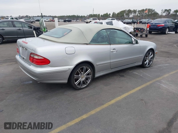 2001 Mercedes-Benz CLK 320 z VIN WDBLK65G81T083711, wystawiony jako IAAI lot #41197334 z przebiegiem 215 544 mil mil oraz . Historia ofert i sprzedaży dostępna na DreamBid. Obrazek 4.