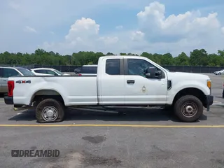 2017 Ford F-250 XLT с VIN 1FT7X2B62HEE58337, выставлен на аукционе IAAI как лот 42553732 с пробегом 136 291 миль миль и . История ставок и продаж доступна на DreamBid. Изображение 13.
