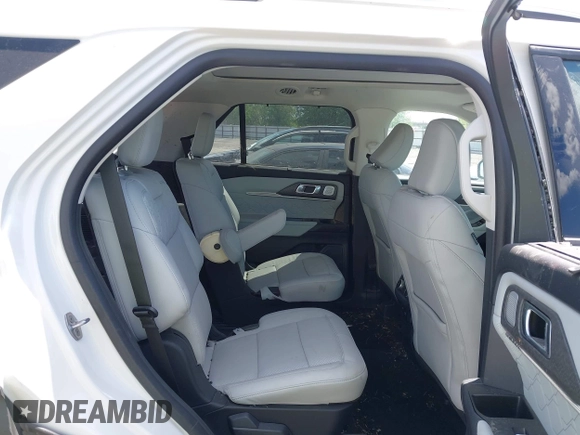 2025 Ford Explorer Platinum z VIN 1FMWK8HC0SGA53398, wystawiony jako IAAI lot #41999876 z przebiegiem 3 319 mil mil oraz . Historia ofert i sprzedaży dostępna na DreamBid. Obrazek 8.