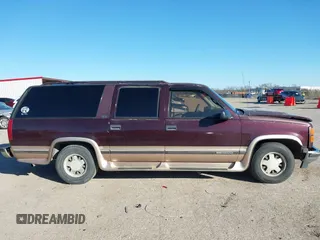 1997 GMC Suburban z VIN 1GKEC16RXVJ703491, wystawiony jako IAAI lot #41219414 z przebiegiem 362 551 mil mil oraz . Historia ofert i sprzedaży dostępna na DreamBid. Obrazek 13.