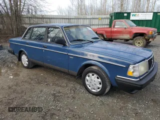 1990 Volvo 240 z VIN YV1AA8845L1400684, wystawiony jako Copart lot #49742045 z przebiegiem 182 643 mil mil oraz Tytuł czysty. Historia ofert i sprzedaży dostępna na DreamBid. Obrazek 4.
