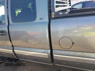 1999 Chevrolet Silverado 2500 LS z VIN 1GCGC29U0XE197465, wystawiony jako IAAI lot #41982958 z przebiegiem Nie podano mil oraz . Historia ofert i sprzedaży dostępna na DreamBid. Obrazek 14.