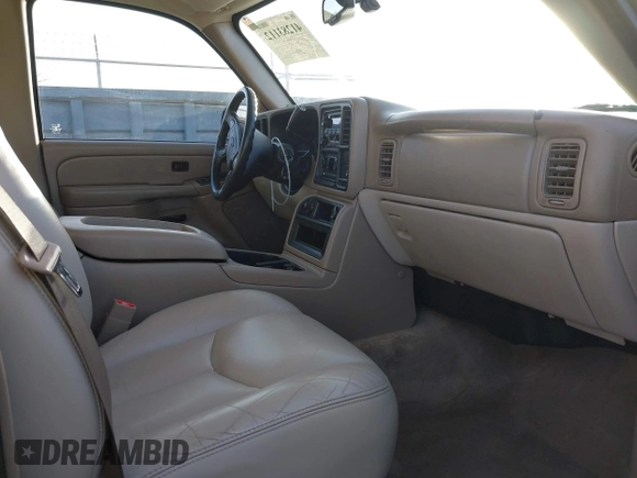 2004 Chevrolet Suburban LS with VIN 1GNEC16T94J194331, listed as a IAAI auction lot 41283112 with 209,846 mi miles. Bid and sale history available at carsss.com. Image 5.