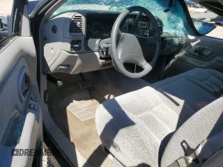 1996 Chevrolet Silverado 1500 with VIN 1GCEC14R3TZ136733, listed as a Copart auction lot 54384725 with 113,939 mi miles and Salvage Title. Bid and sale history available at DreamBid. Image 8.