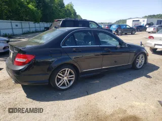 2013 Mercedes-Benz C 300 Sport z VIN WDDGF8AB5DR251793, wystawiony jako Copart lot #57859445 z przebiegiem 138 764 mil mil oraz Szkoda całkowita • Salvage title. Historia ofert i sprzedaży dostępna na DreamBid. Obrazek 3.