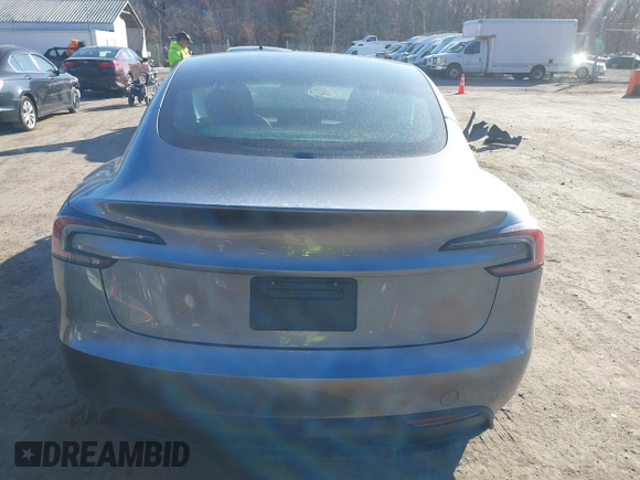 2025 Tesla Model 3 Long Range z VIN 5YJ3E1EA1SF877574, wystawiony jako IAAI lot #41891632 z przebiegiem 2 914 mil mil oraz . Historia ofert i sprzedaży dostępna na DreamBid. Obrazek 15.