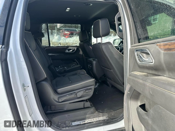 2022 Chevrolet Suburban Premier z VIN 1GNSKFKD0NR189734, wystawiony jako Copart lot #46651585 z przebiegiem 25 074 mil mil oraz Czysty tytuł • Clean title. Historia ofert i sprzedaży dostępna na DreamBid. Obrazek 8.