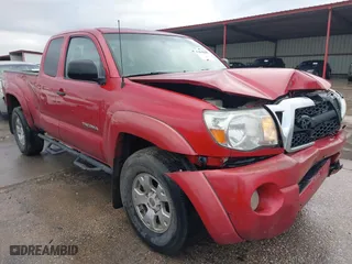 2011 Toyota Tacoma with VIN 5TFUU4EN8BX005572, listed as a IAAI auction lot 41460605 with 175,032 mi miles. Bid and sale history available at carsss.com. Image 1.
