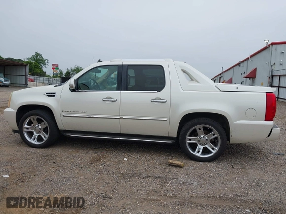 2007 Cadillac Escalade EXT with VIN 3GYFK62817G141539, listed as a IAAI auction lot 42022337 with 211,440 mi miles. Bid and sale history available at carsss.com. Image 14.