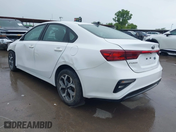 2021 Kia Forte LXS z VIN 3KPF24ADXME377638, wystawiony jako IAAI lot #42467878 z przebiegiem 53 446 mil mil oraz . Historia ofert i sprzedaży dostępna na DreamBid. Obrazek 3.