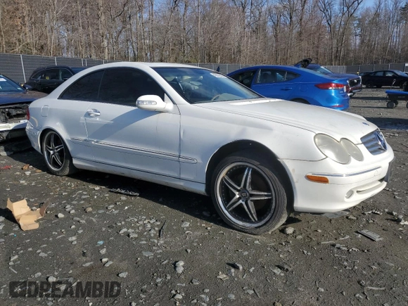 2005 Mercedes-Benz CLK 320 z VIN WDBTJ65J95F148455, wystawiony jako Copart lot #46661625 z przebiegiem 172 524 mil mil oraz Szkody całkowita. Historia ofert i sprzedaży dostępna na DreamBid. Obrazek 4.
